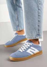 Renee - Niebieskie Sneakersy Kultowe Tenisówki Zdobione Przeszyciami Eveltewia. Okazja: na co dzień. Kolor: niebieski. Materiał: jeans. Wzór: aplikacja. Obcas: na płaskiej podeszwie #6