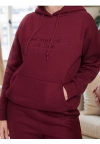 Sinsay - Bluza z kapturem i haftem - bordowy. Typ kołnierza: kaptur. Kolor: czerwony. Wzór: haft #1