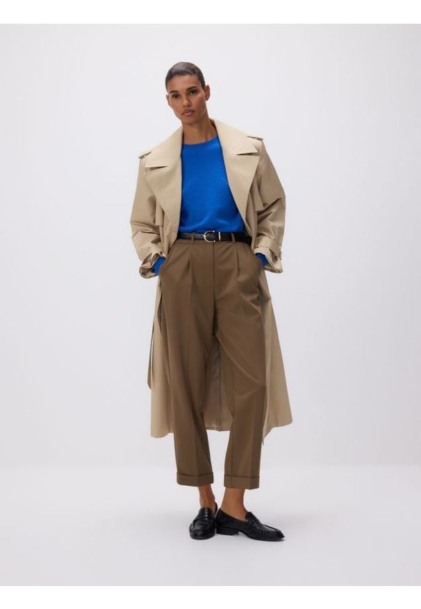 Reserved - Spodnie z paskiem - oliwkowy. Kolor: oliwkowy. Materiał: tkanina, wiskoza