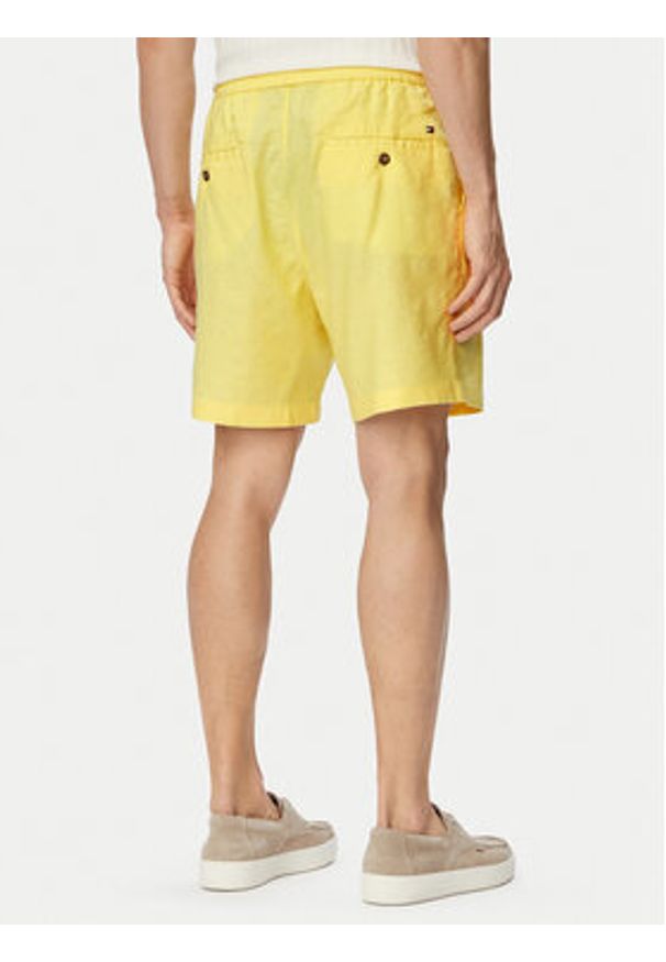 TOMMY HILFIGER - Tommy Hilfiger Szorty materiałowe Dover MW0MW44353 Żółty jasny Regular Fit. Kolor: żółty. Materiał: len