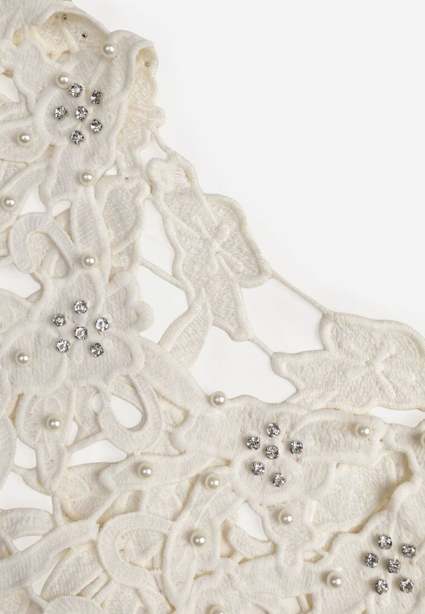 Renee - Jasnobeżowa Bawełniano-Wiskozowa Sukienka Slip Dress z Ozdobną Narzutką Sagossia. Okazja: na co dzień. Kolor: beżowy. Materiał: wiskoza, bawełna. Długość rękawa: na ramiączkach. Wzór: aplikacja. Styl: casual