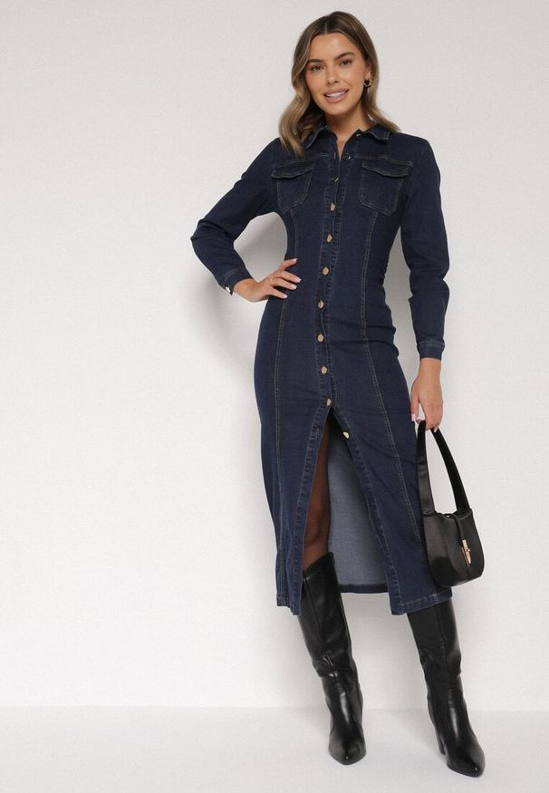 Born2be - Granatowa Jeansowa Sukienka Koszulowa o Taliowanym Kroju Neveala. Okazja: na co dzień. Kolor: niebieski. Materiał: jeans. Typ sukienki: koszulowe. Styl: klasyczny, casual. Długość: midi