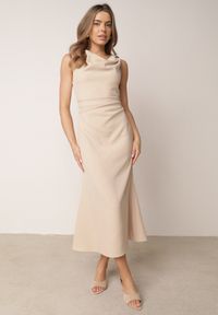 Born2be - Beżowa Sukienka VICES Ozdobiona Aplikacją na Ramieniu Palleleora. Okazja: na wesele, na ślub cywilny. Kolor: beżowy. Wzór: aplikacja. Typ sukienki: proste. Styl: elegancki #5