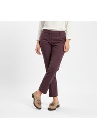 Mokasyny beżowe Armodo, z miękką cholewką i dekoracyjnymi chwostami na przodzie osadzone na niskim stabilnym obcasie zapewniają wygodę, beżowe, 1726. Kolor: beżowy. Materiał: nubuk. Szerokość cholewki: normalna. Obcas: na obcasie. Styl: elegancki, klasyczny. Wysokość obcasa: średni #2