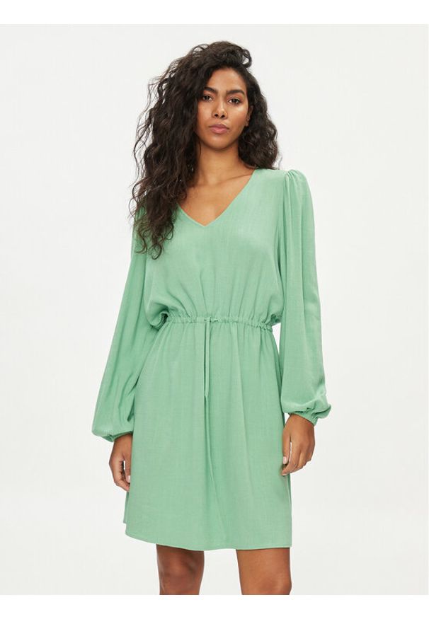 Selected Femme Sukienka 16089064 Zielony Regular Fit. Kolor: zielony. Materiał: wiskoza
