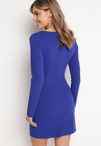 Born2be - Granatowa Sukienka Mini z Kopertowym Dekoltem i Marszczeniami Hiacinta. Typ kołnierza: dekolt kopertowy. Kolor: niebieski. Typ sukienki: kopertowe. Styl: elegancki. Długość: mini #5