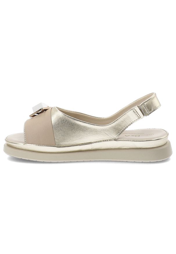 Sandały damskie S.Barski, ze skóry naturalnej metaliczne ozdobna klamra lekka podeszwa casual letnie, złote, GR61-5932. Okazja: na co dzień. Zapięcie: klamry. Kolor: złoty. Materiał: skóra. Wzór: geometria, aplikacja. Sezon: lato. Styl: casual