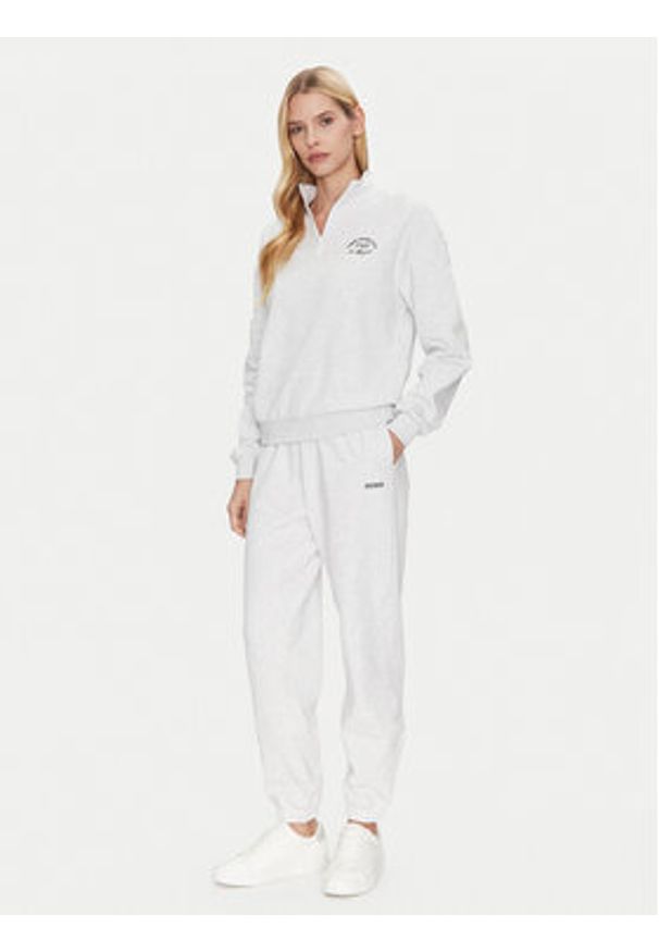 Guess Spodnie dresowe V5GB03 KCS01 Szary Regular Fit. Kolor: szary. Materiał: bawełna