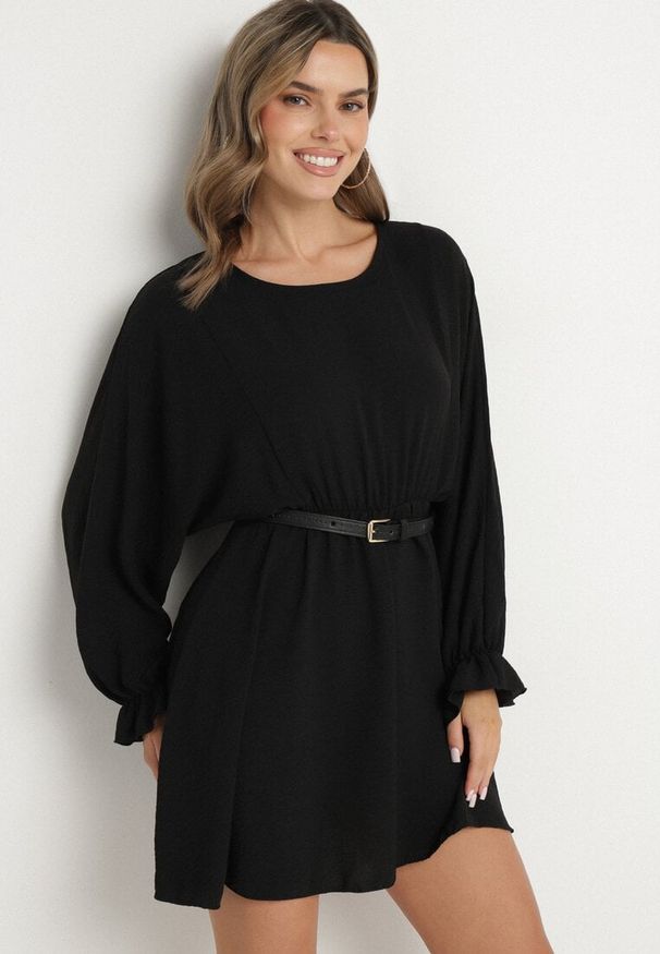 Born2be - Czarna Sukienka o Rozkloszowanym Kroju z Ozdobnymi Mankietami Terellea. Okazja: na co dzień. Kolor: czarny. Materiał: jeans. Długość rękawa: długi rękaw. Styl: klasyczny, elegancki, casual