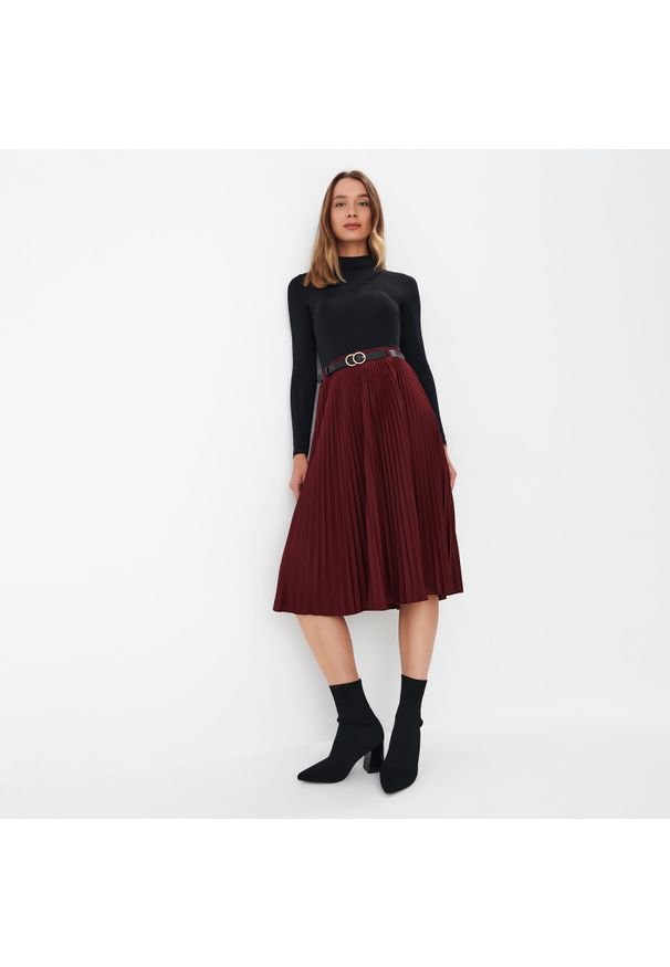Mohito - Plisowana spódnica midi - Czerwony. Kolor: czerwony
