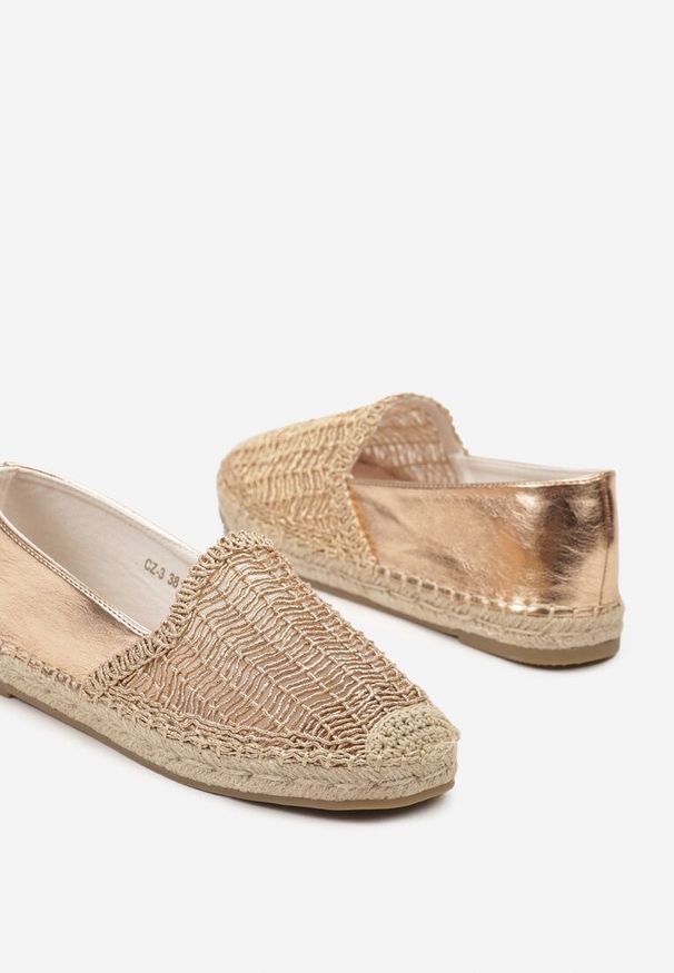 Renee - Szampańskie Płaskie Espadryle z Ekozamszu Ozdobione Jutą Lemiala. Okazja: na co dzień. Kolor: złoty. Materiał: len, jeans. Wzór: aplikacja. Sezon: lato. Obcas: na obcasie. Styl: klasyczny, casual. Wysokość obcasa: niski
