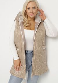 Born2be - Ciemnobeżowa Kamizelka Pikowana z Kieszeniami Eralithis. Okazja: na co dzień. Kolekcja: plus size. Kolor: beżowy. Materiał: jeans, materiał. Styl: casual, elegancki #4