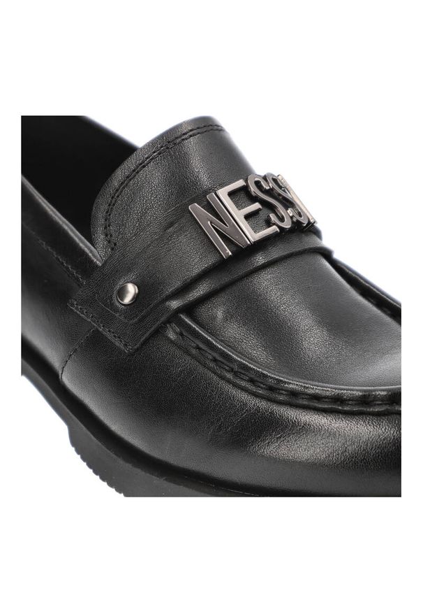 Czarne Półbuty Nessi Stylowe Obuwie Damskie. Kolor: czarny. Materiał: skóra. Styl: elegancki