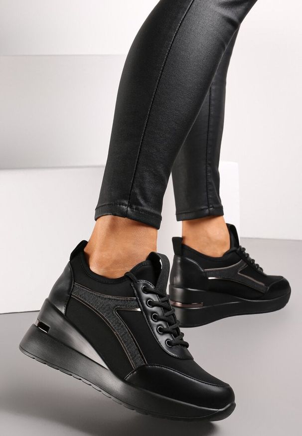 Renee - Czarne Sneakersy Brokatowe na Koturnie Nanetta. Kolor: czarny. Obcas: na koturnie