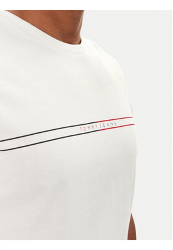 Tommy Jeans T-Shirt Entry Graphic DM0DM20779 Biały Slim Fit. Kolor: biały. Materiał: bawełna