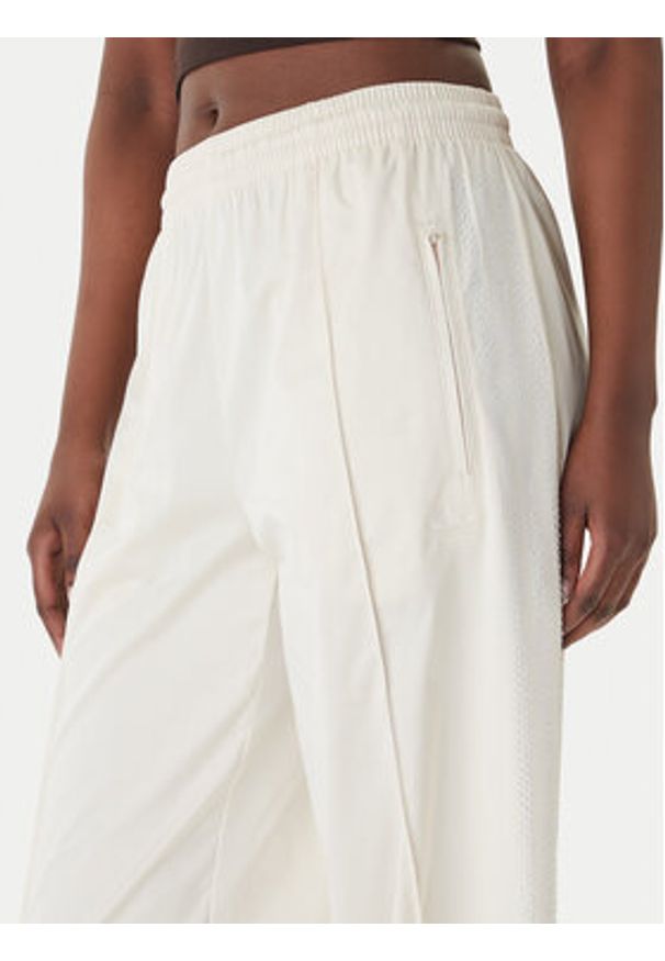 Adidas - adidas Spodnie dresowe Pearl Firebird KE3393 Écru Loose Fit. Kolor: kremowy. Materiał: syntetyk