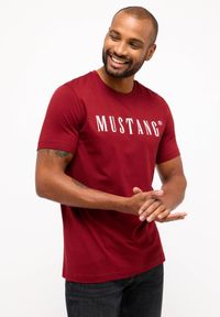 Męski T-Shirt Koszulka Mustang Style Austin Syrah 1014695 7187, 5XL. Kolor: czerwony. Materiał: jeans, skóra, bawełna. Styl: klasyczny, elegancki #1