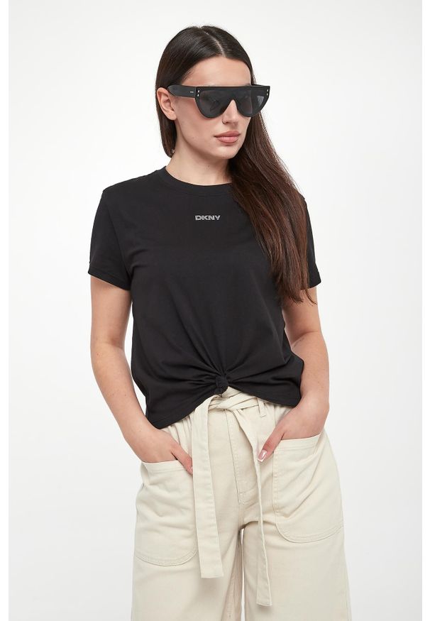 T-shirt damski DKNY SPORT. Styl: sportowy