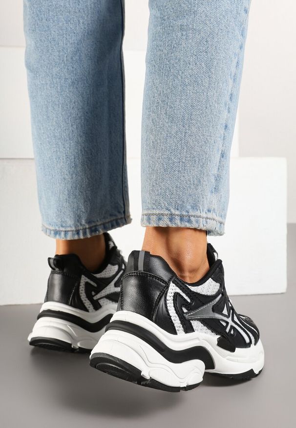 Renee - Czarne Sneakersy na Platformie z Geometrycznym Wzorem Farissa. Okazja: na co dzień. Kolor: czarny. Materiał: jeans. Wzór: geometria. Obcas: na platformie