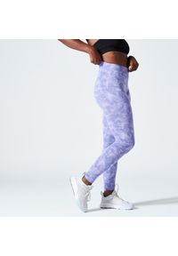 DOMYOS - Legginsy fitness damskie Nyamba Fit+ 500 Slim. Kolor: fioletowy. Materiał: elastan, materiał, bawełna. Wzór: gładki. Sport: fitness #1