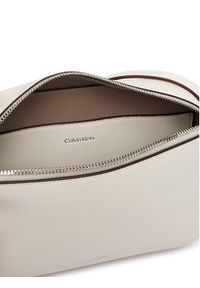 Calvin Klein Torebka Foil Logo Elongated Camera Bag LV04F3276G Biały. Kolor: biały. Materiał: skórzane #5