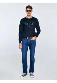 Big-Star - Bluza męska z nadrukiem granatowa Ecodort 403. Okazja: na co dzień. Kolor: niebieski. Materiał: dzianina, bawełna, denim, jeans. Długość rękawa: długi rękaw. Długość: długie. Wzór: nadruk. Styl: klasyczny, elegancki, casual