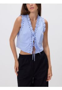 Reserved - Kamizelka z wiązaniem - jasnoniebieski. Kolor: niebieski. Materiał: bawełna #1