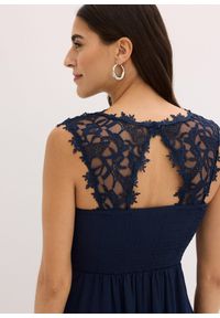 bonprix - Długa sukienka z koronką. Kolor: niebieski. Materiał: koronka. Wzór: koronka. Styl: wizytowy, elegancki. Długość: maxi #2