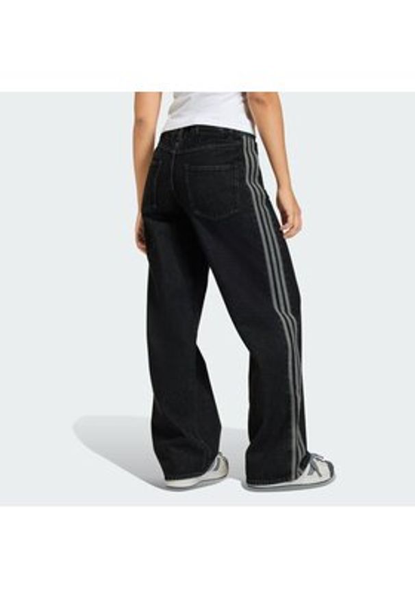 Adidas - adidas Jeansy Firebird KD2909 Czarny Regular Fit. Kolor: czarny