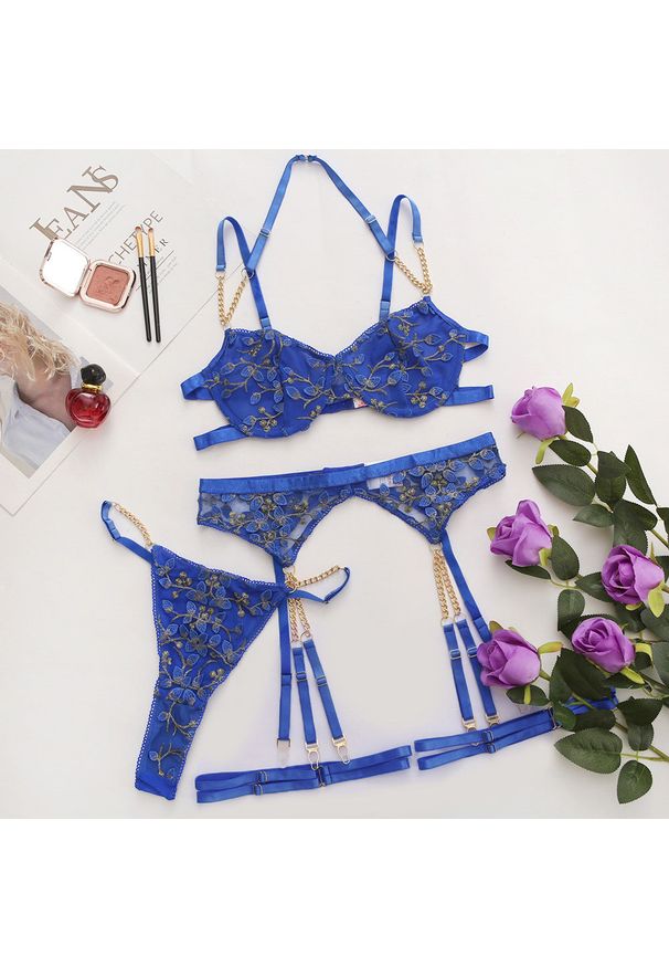 Intica - Zestaw bielizny haftowanej z łańcuszkiem Fulga. Kolor: niebieski. Materiał: materiał. Wzór: haft