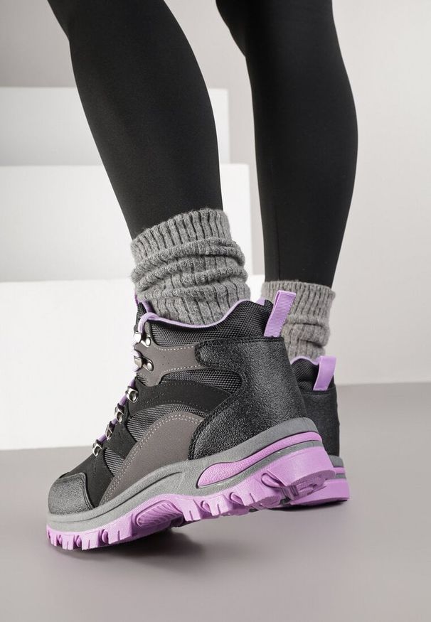 Born2be - Czarno-Fioletowe Buty Trekkingowe Trapery Vices Ozdobione Przeszyciami Narrive. Okazja: na co dzień. Wysokość cholewki: przed kolano. Kolor: czarny. Materiał: dresówka. Szerokość cholewki: normalna. Wzór: aplikacja. Styl: casual