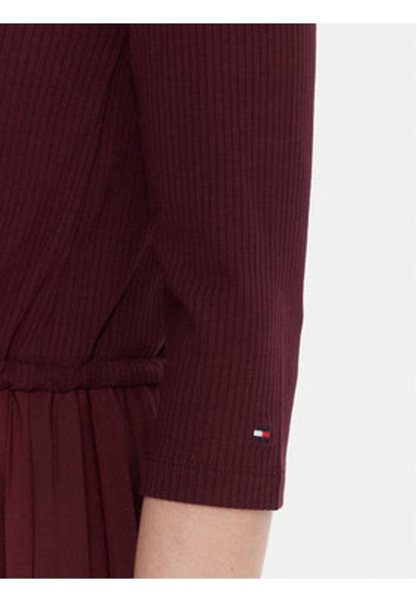 TOMMY HILFIGER - Tommy Hilfiger Sukienka codzienna WW0WW46138 Bordowy Slim Fit. Okazja: na co dzień. Kolor: czerwony. Materiał: wiskoza. Typ sukienki: proste. Styl: casual