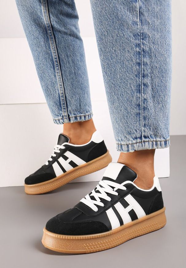 Renee - Czarno-Białe Sneakersy na Platformie z Kontrastowymi Wstawkami Mialeria. Nosek buta: okrągły. Zapięcie: sznurówki. Kolor: czarny. Materiał: syntetyk, nubuk. Obcas: na platformie. Wysokość obcasa: niski