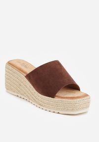 Born2be - Brązowe Boho Klapki z Imitacji Zamszu na Plecionym Koturnie Adrea. Okazja: na co dzień. Kolor: brązowy. Materiał: zamsz. Wzór: gładki. Sezon: lato. Obcas: na koturnie. Styl: boho #6