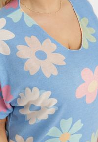 Born2be - Niebieski Bawełniany T-shirt z Krótkim Rękawem w Kwiatowy Wzór Zorantia. Kolor: niebieski. Materiał: bawełna. Długość rękawa: krótki rękaw. Długość: krótkie. Wzór: kwiaty. Sezon: lato #6