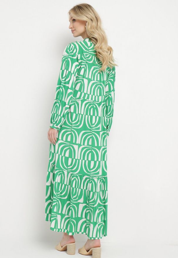 Born2be - Zielona Sukienka Długa Rozkloszowana w Geometryczny Print o Koszulowym Kroju Verdana. Kolor: zielony. Materiał: tkanina. Wzór: geometria, nadruk. Sezon: lato. Typ sukienki: koszulowe. Styl: klasyczny. Długość: maxi