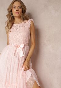 Renee - Różowa Taliowana Sukienka z Tiulową Spódnicą i Górą z Koronki Darela. Kolor: różowy. Materiał: tiul, koronka. Wzór: koronka
