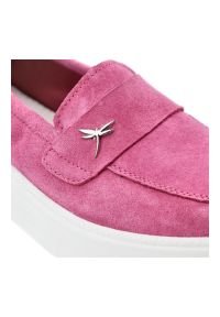 Półbuty damskie Vinceza, cholewka ze skóry naturalnej zamszowej wsuwany fason z ozdobnym elementem zabudowany przód na grubszej podeszwie, różowe, 93. Okazja: na co dzień. Kolor: różowy. Materiał: skóra, zamsz. Szerokość cholewki: normalna. Wzór: aplikacja. Styl: elegancki, klasyczny, casual #4