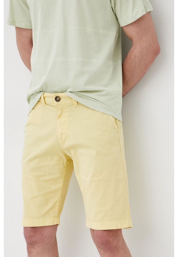 Pepe Jeans szorty MC QUEEN SHORT męskie kolor żółty. Kolor: żółty. Materiał: tkanina. Wzór: gładki