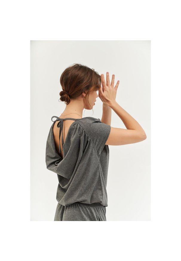 MOONHOLI - Top do jogi GRAVITY Wave Top - silver moon m/l. Kolor: szary. Sport: joga i pilates