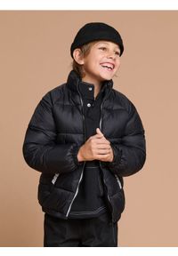 Sinsay - Pikowana kurtka z kołnierzem - czarny. Kolor: czarny. Materiał: materiał. Długość rękawa: długi rękaw. Długość: długie #1