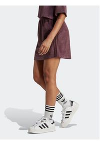 Adidas - adidas Spódnica dresowa adicolor Classics Suede HM1687 Bordowy Slim Fit. Kolor: czerwony. Materiał: syntetyk