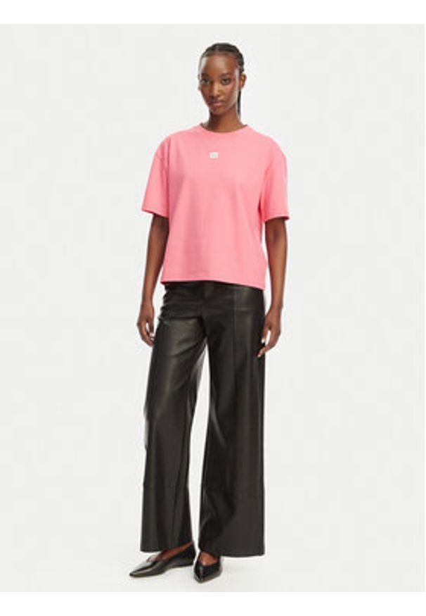 Hugo - HUGO T-Shirt Signature 50556807 Różowy Regular Fit. Kolor: różowy