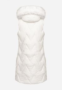 Born2be - Biała Kamizelka Pikowana z Futerkiem i Kapturem Innarella. Okazja: na co dzień, do pracy. Kolor: biały. Materiał: futro. Styl: casual, elegancki #4