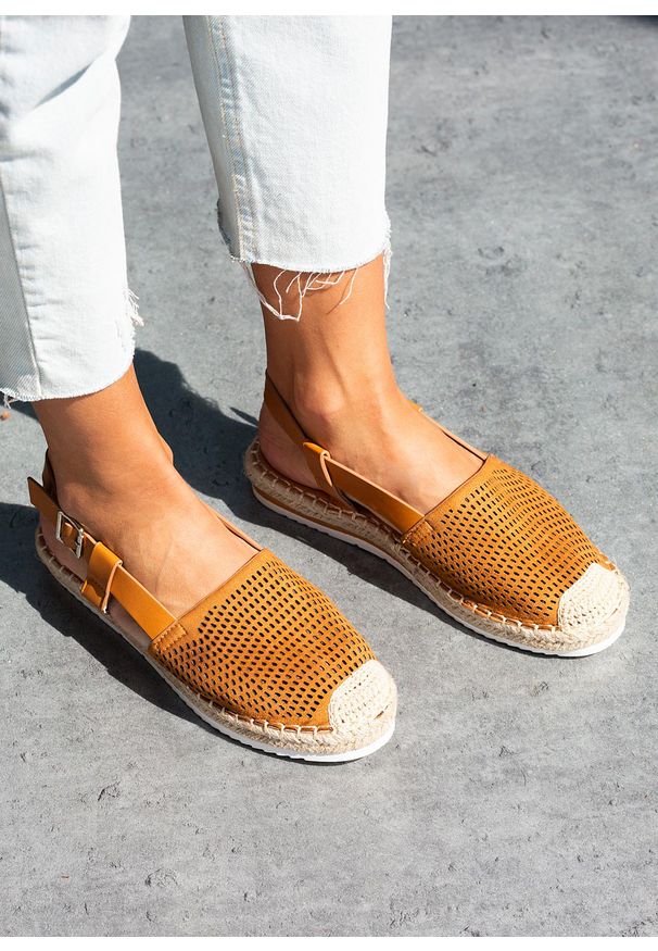 Casu - Camelowe sandały espadryle ażurowe z zakrytymi palcami casu c20x4/c. Kolor: brązowy. Wzór: ażurowy