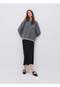 Reserved - Sweter z koronkowym wykończeniem - ciemnoszary. Kolor: szary. Materiał: koronka #1