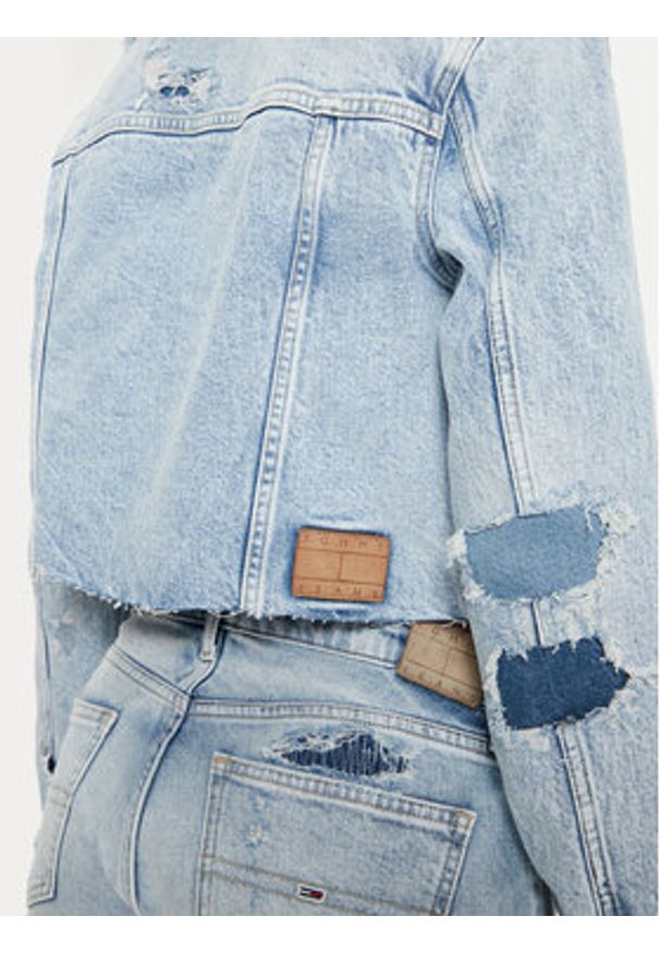 Tommy Jeans Kurtka jeansowa Izzie DW0DW18555 Niebieski Slim Fit. Kolor: niebieski. Materiał: bawełna