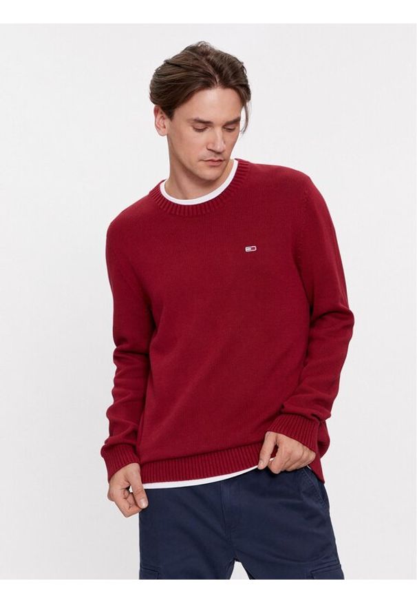 Tommy Jeans Sweter Essential DM0DM11856 Czerwony Regular Fit. Kolor: czerwony. Materiał: bawełna