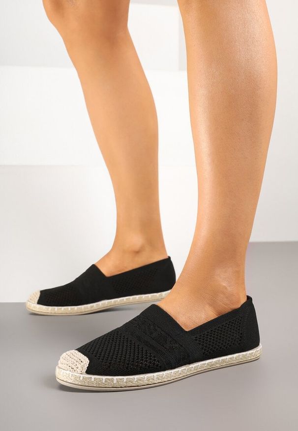 Renee - Czarne Płaskie Espadryle z Ozdobną Perforacją Weorlisa. Kolor: czarny. Sezon: lato. Styl: elegancki