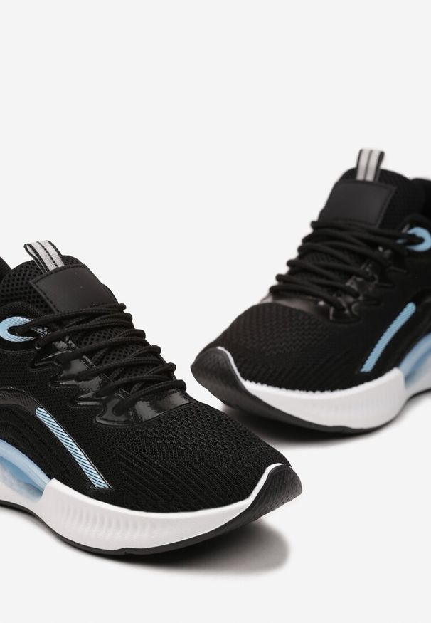 Born2be - Czarne Buty Sportowe Siateczkowe z Ozdobną Podeszwą Xylara. Kolor: czarny. Szerokość cholewki: normalna. Sport: fitness